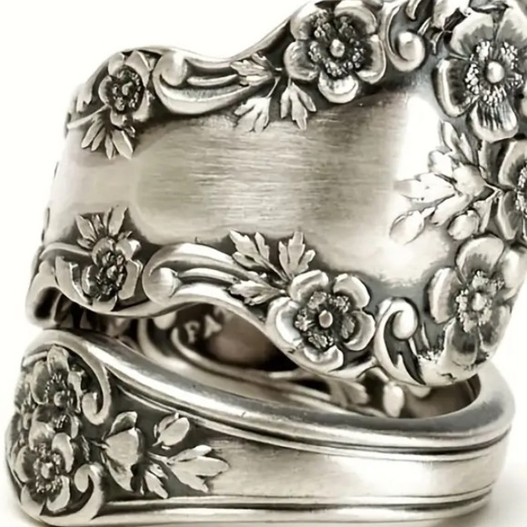 🎈New Spoon Ring Silver One Size Fits Most - Picture 2 of 3